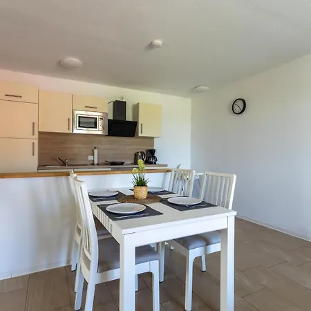 Aparthotel Natura Ferienhaus, In , Komfort Fuer Gaeste & Firmen ,wlan & Parkplatz 4*