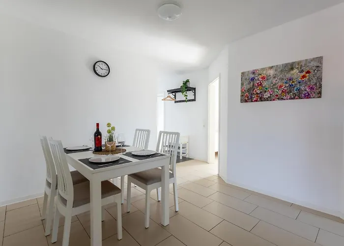 Apart-hotel Natura Ferienhaus, In , Komfort Fuer Gaeste & Firmen ,wlan & Parkplatz