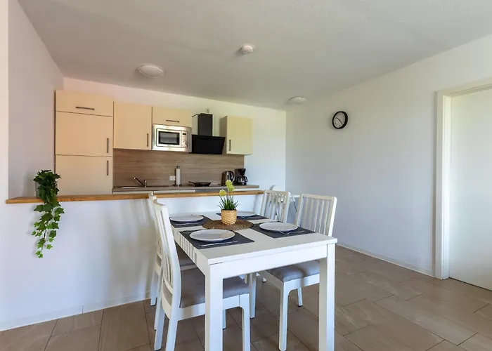 Apart-hotel Natura Ferienhaus, In , Komfort Fuer Gaeste & Firmen ,wlan & Parkplatz 4*